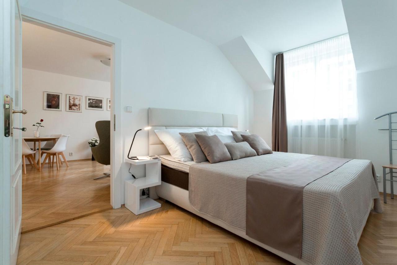 Days - Modern - New Town Daire *