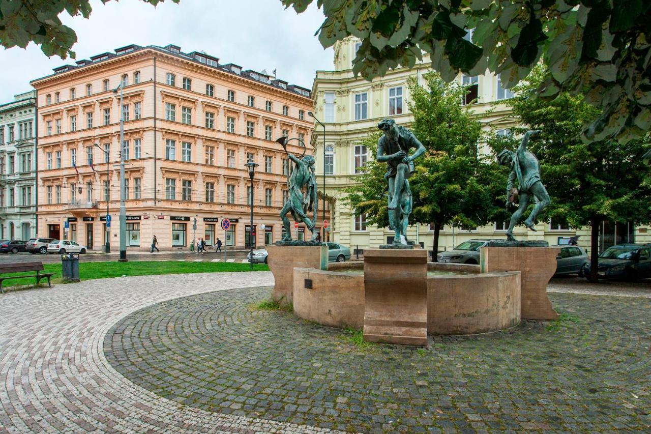 Days - Modern - New Town Daire Prag