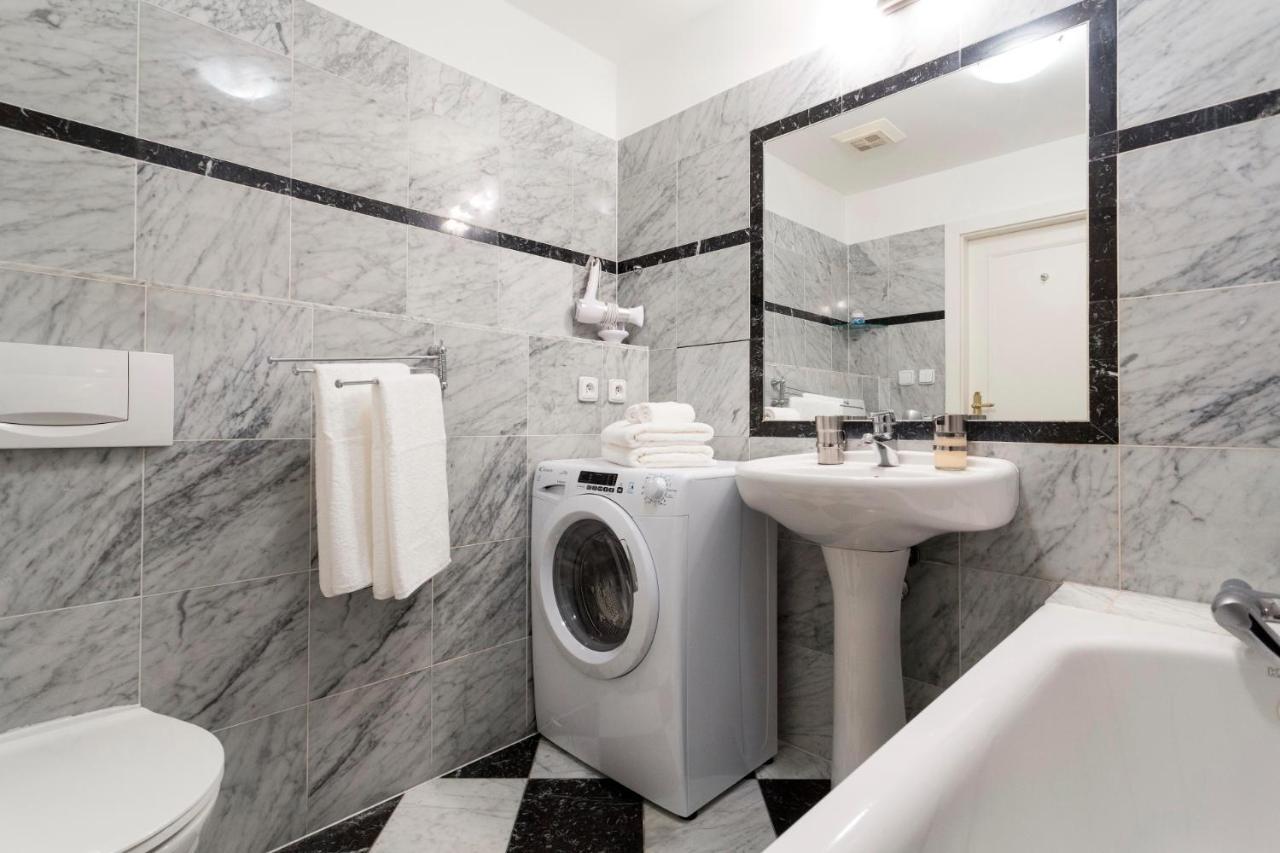 Days - Modern - New Town Apartment Prague